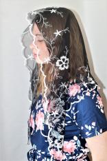 Daisy White w/Black Embroidery Span Veil